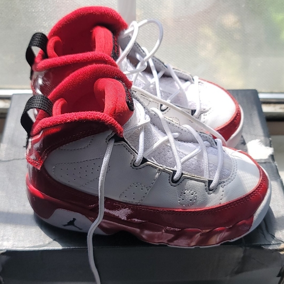 Jordan 9 - Picture 4 of 4